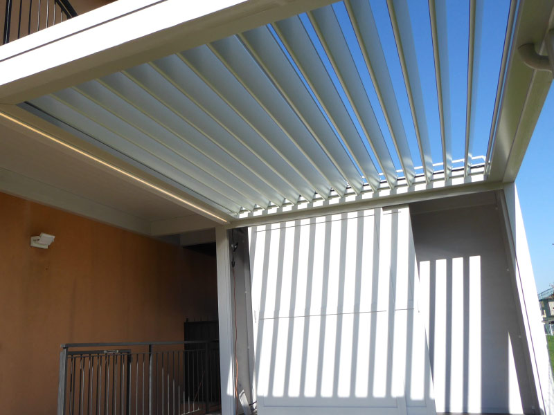 Rossini Legnostrutture - Pergola bioclimatica Fast in alluminio e legno